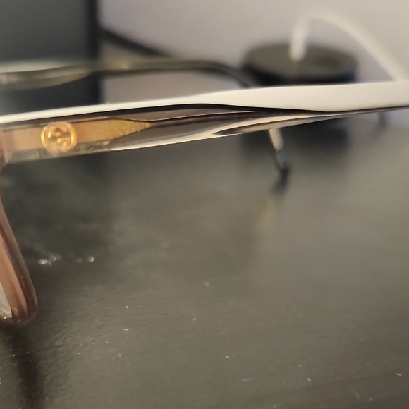 Gucci Elegant Gold and Black Eyewear - Picture 1 of 4